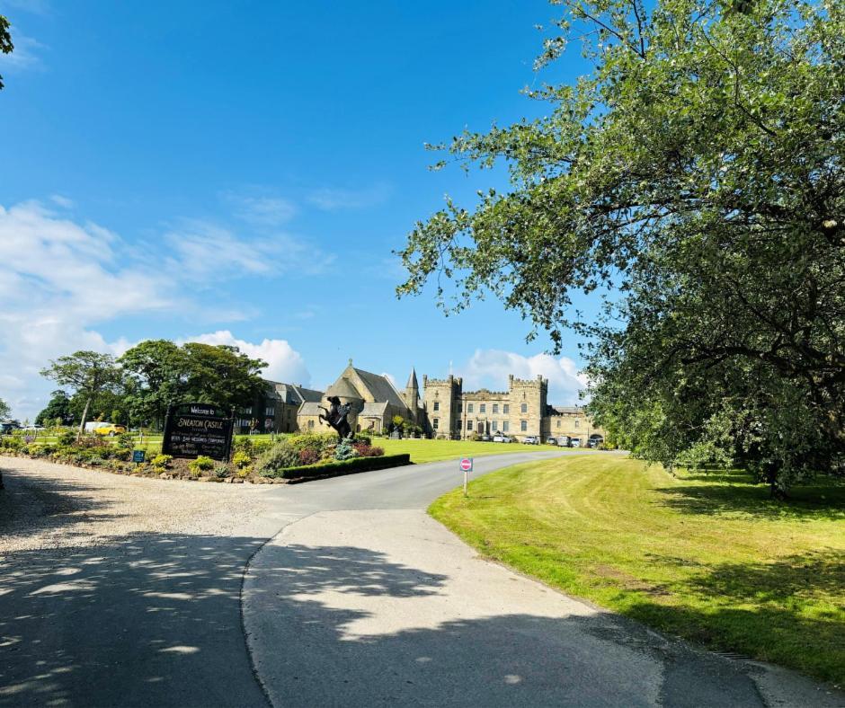Hotel Sneaton Castle à Whitby Extérieur photo